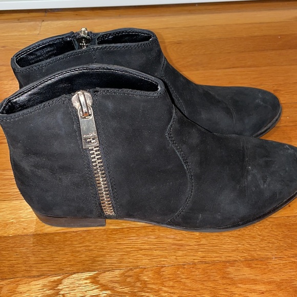ALDO: suede flat booties with side zip, size 6.5 - Picture 4 of 7